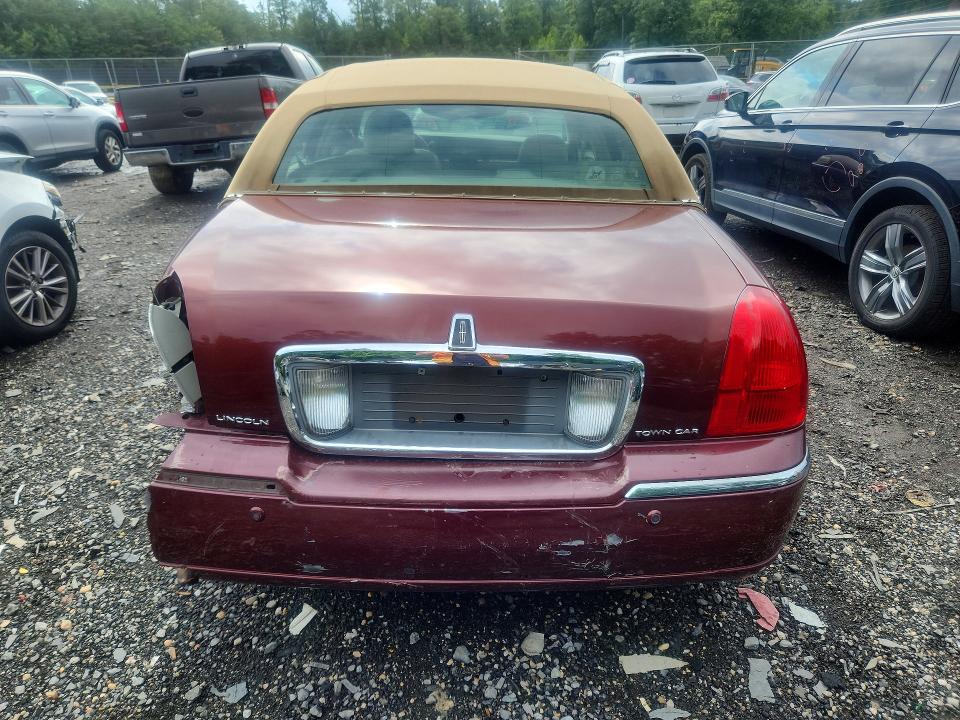 2003 Lincoln Town Car მანქანა იყიდება აუქციონზე, vin: 1LNHM82W63Y687204, აუქციონის ნომერი: 63492816