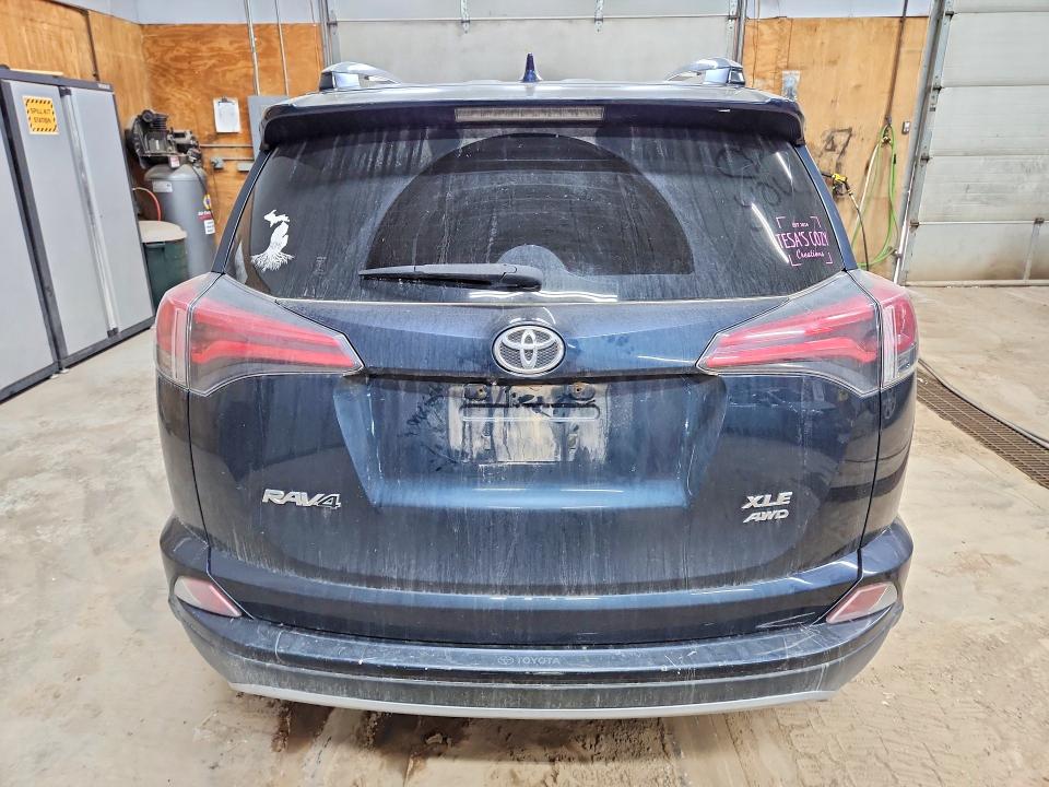 Продаж на аукціоні авто 2017 Toyota Rav4, vin: JTMRFREV5HD216087, номер лоту: 64629236
