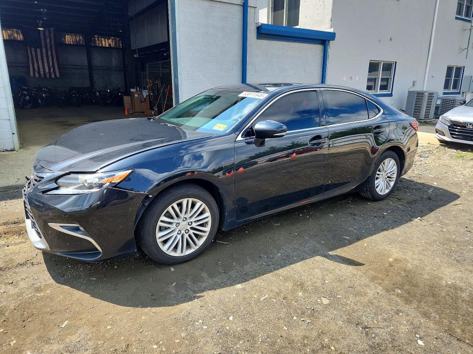 63811946 :رقم المزاد ، 58ABK1GG4HU066555 vin ، 2017 Lexus Es مزاد بيع