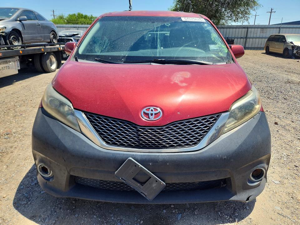 64625626 :رقم المزاد ، 5TDXZ3DC9HS770295 vin ، 2017 Toyota Sienna مزاد بيع