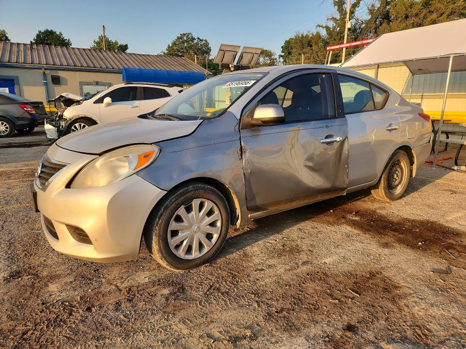 65196956 :رقم المزاد ، 3N1CN7AP6EK465310 vin ، 2014 Nissan Versa مزاد بيع