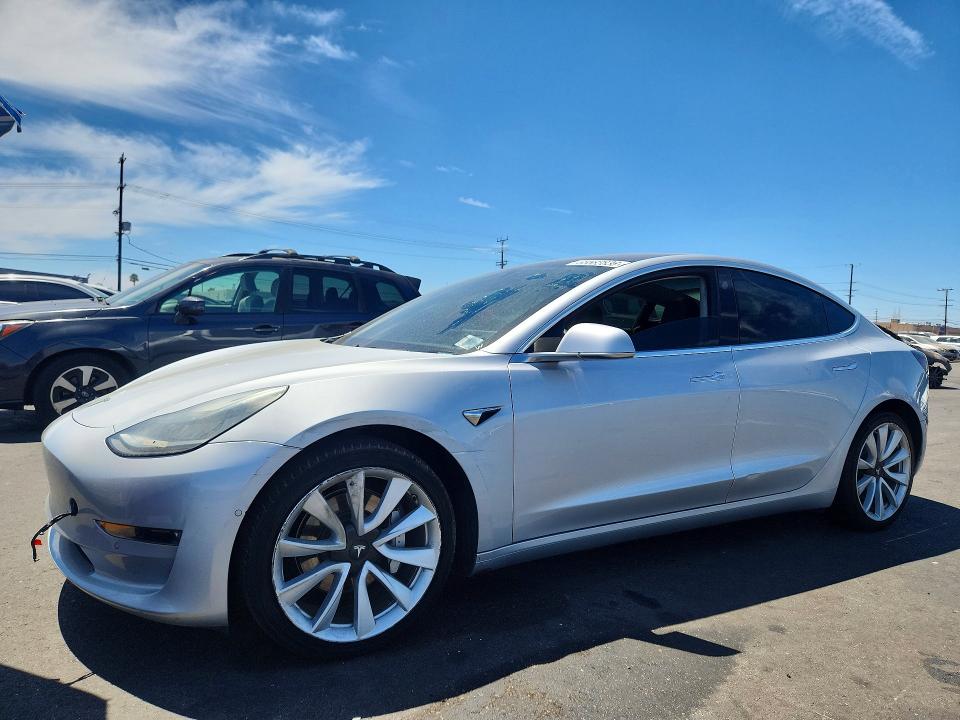 65583836 :رقم المزاد ، 5YJ3E1EA0JF050132 vin ، 2018 Tesla Model 3 مزاد بيع