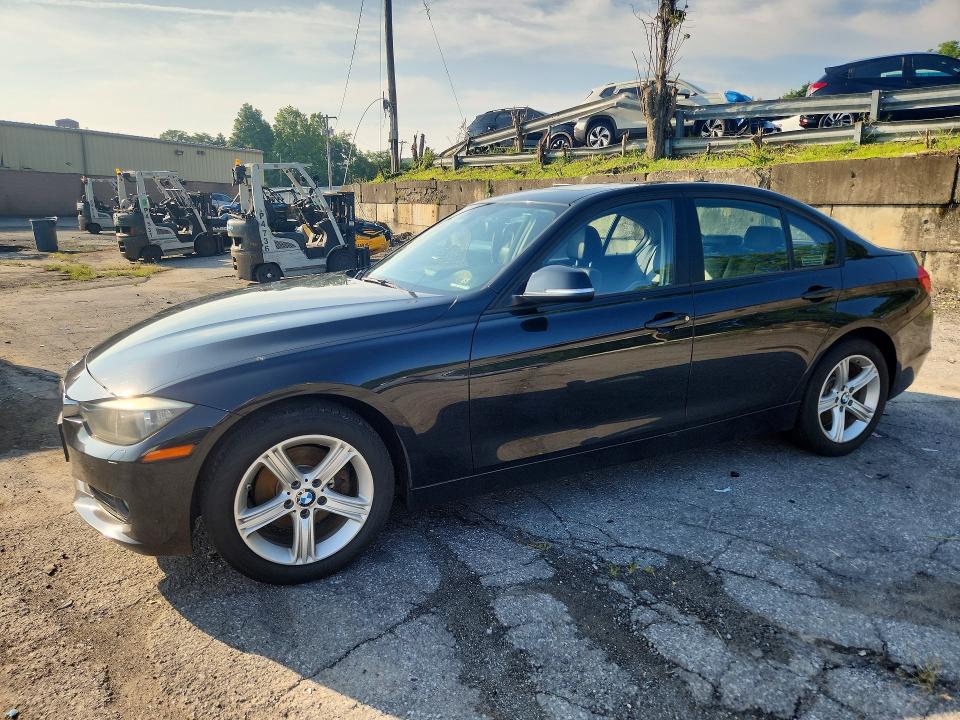 2015 Bmw 328 მანქანა იყიდება აუქციონზე, vin: WBA3B3G58FNR87532, აუქციონის ნომერი: 64073596