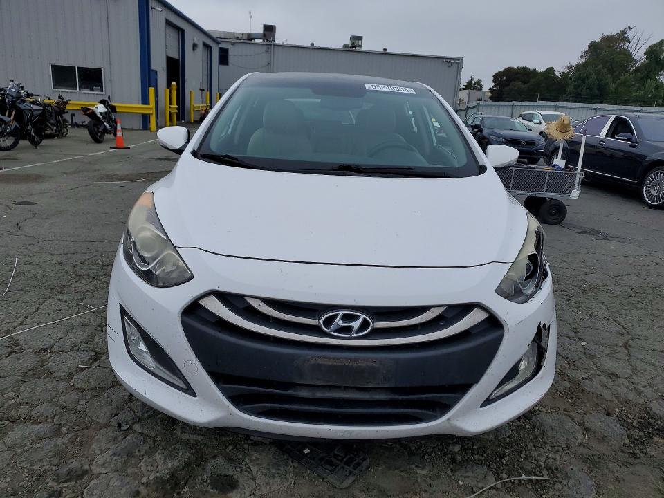 2013 Hyundai Elantra Gt მანქანა იყიდება აუქციონზე, vin: KMHD35LE8DU127411, აუქციონის ნომერი: 65849336