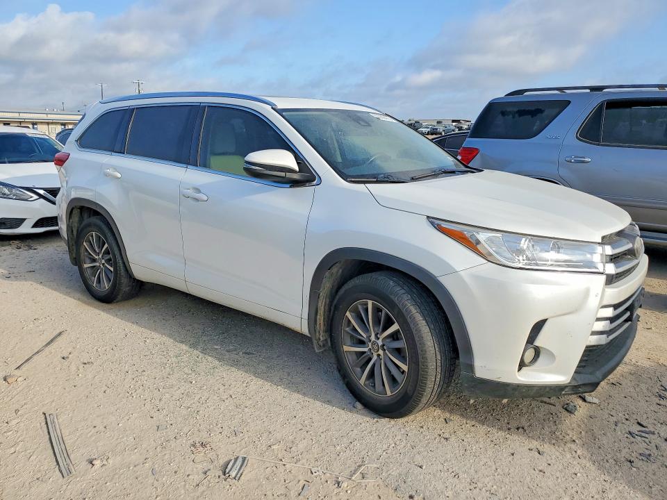 2017 Toyota Highlander მანქანა იყიდება აუქციონზე, vin: 5TDJZRFH0HS416912, აუქციონის ნომერი: 63999476