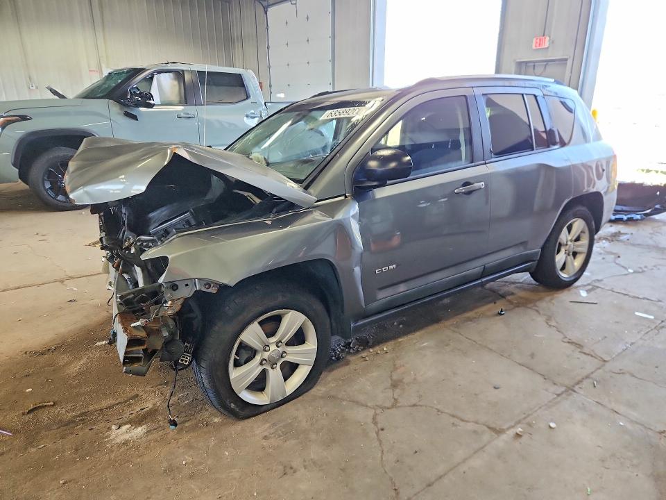 63589286 :رقم المزاد ، 1J4NF1FB7BD193997 vin ، 2011 Jeep Compass مزاد بيع