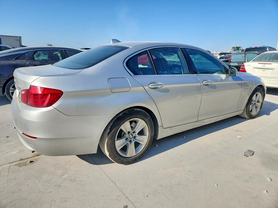2011 Bmw 528 მანქანა იყიდება აუქციონზე, vin: WBAFR1C56BC750000, აუქციონის ნომერი: 64618396