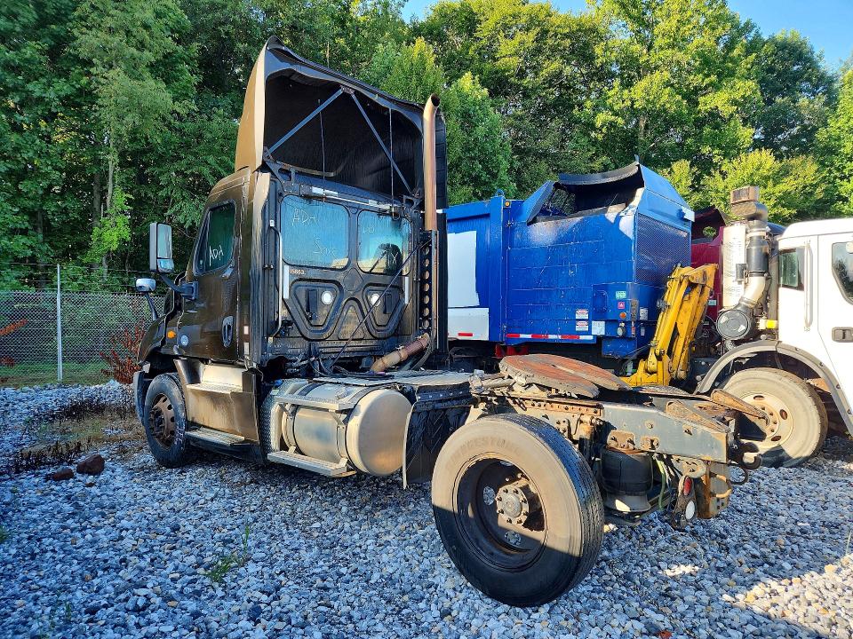66001196 :رقم المزاد ، 1FUBGBDV2HLHH2362 vin ، 2017 Freightliner Cascadia 113 مزاد بيع