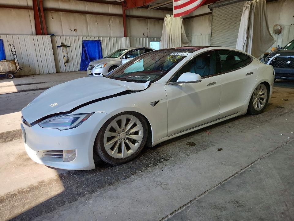 63131826 :رقم المزاد ، 5YJSA1E24LF359444 vin ، 2020 Tesla Model S مزاد بيع