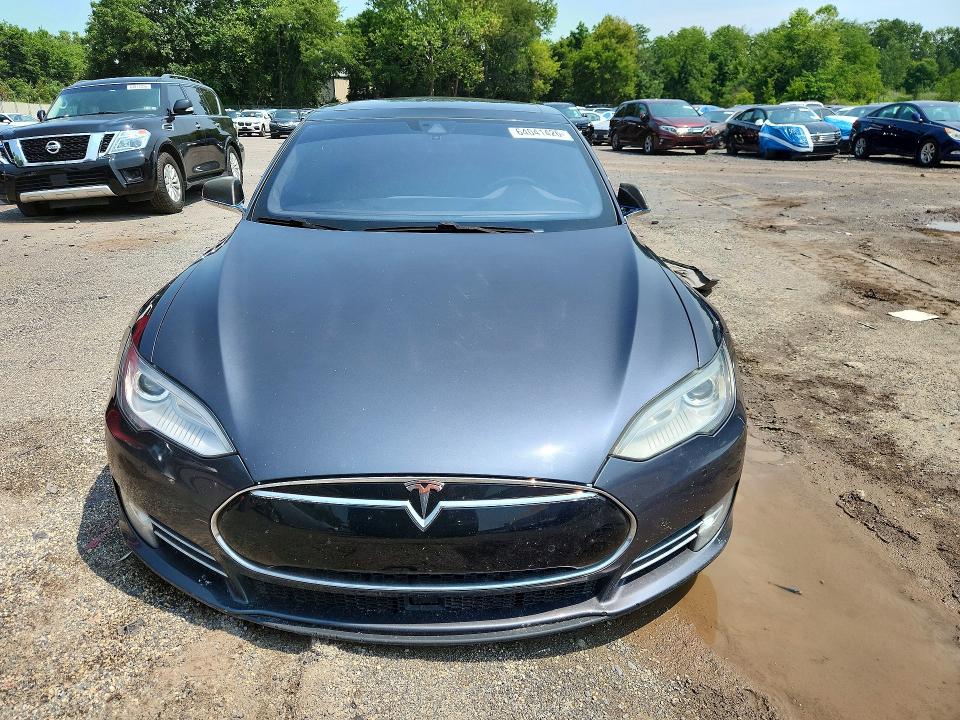 Продаж на аукціоні авто 2015 Tesla Model S, vin: 5YJSA1H25FFP74031, номер лоту: 64041426