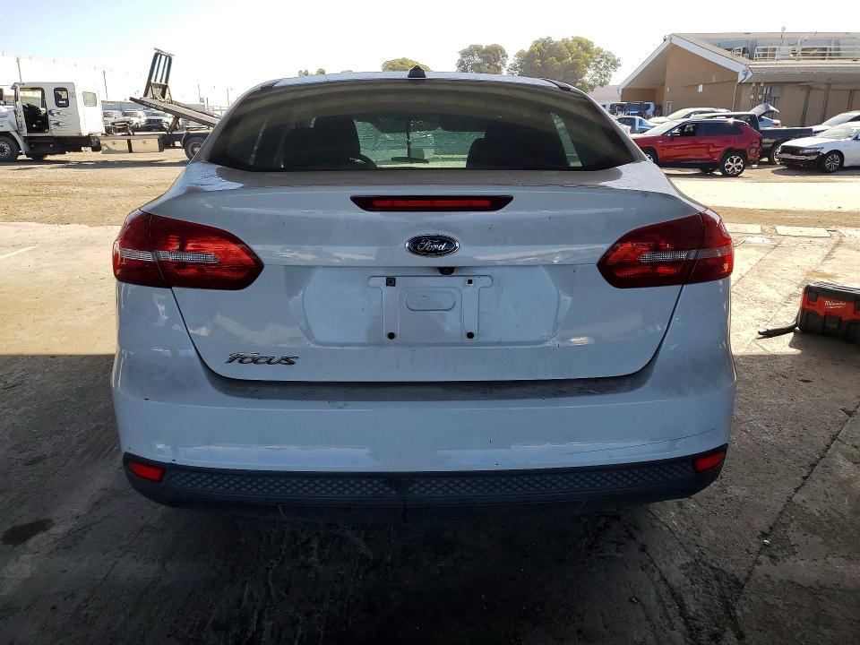 2015 Ford Focus მანქანა იყიდება აუქციონზე, vin: 1FADP3E26FL306643, აუქციონის ნომერი: 63257066