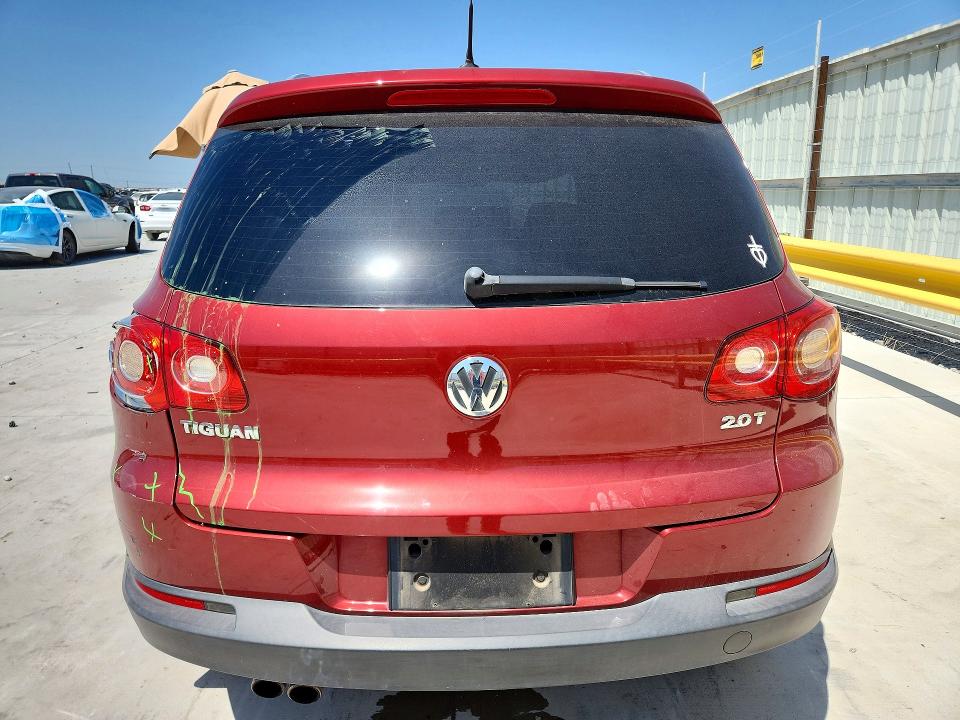 Продажа на аукционе авто 2011 Volkswagen Tiguan, vin: WVGAV7AX2BW000250, номер лота: 64323776