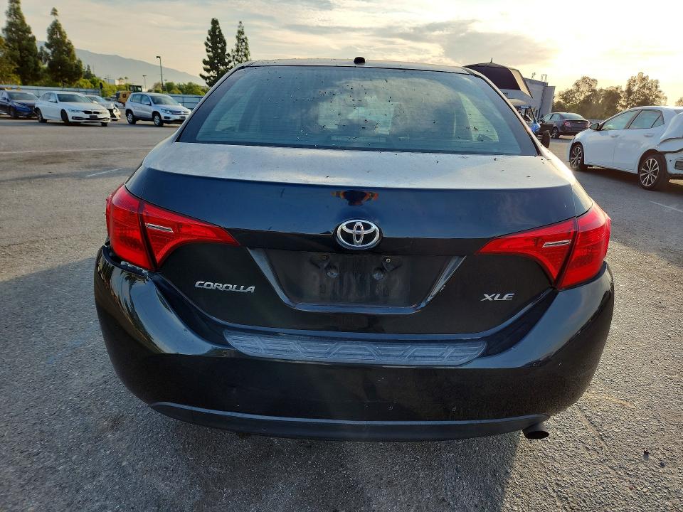 Продаж на аукціоні авто 2018 Toyota Corolla, vin: 5YFBURHE1JP816319, номер лоту: 64493706
