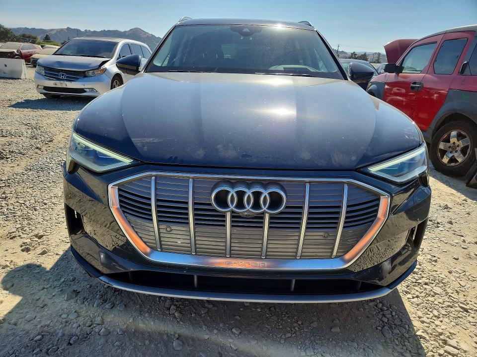 Продаж на аукціоні авто 2019 Audi E-tron, vin: WA1VABGE3KB022561, номер лоту: 64340886