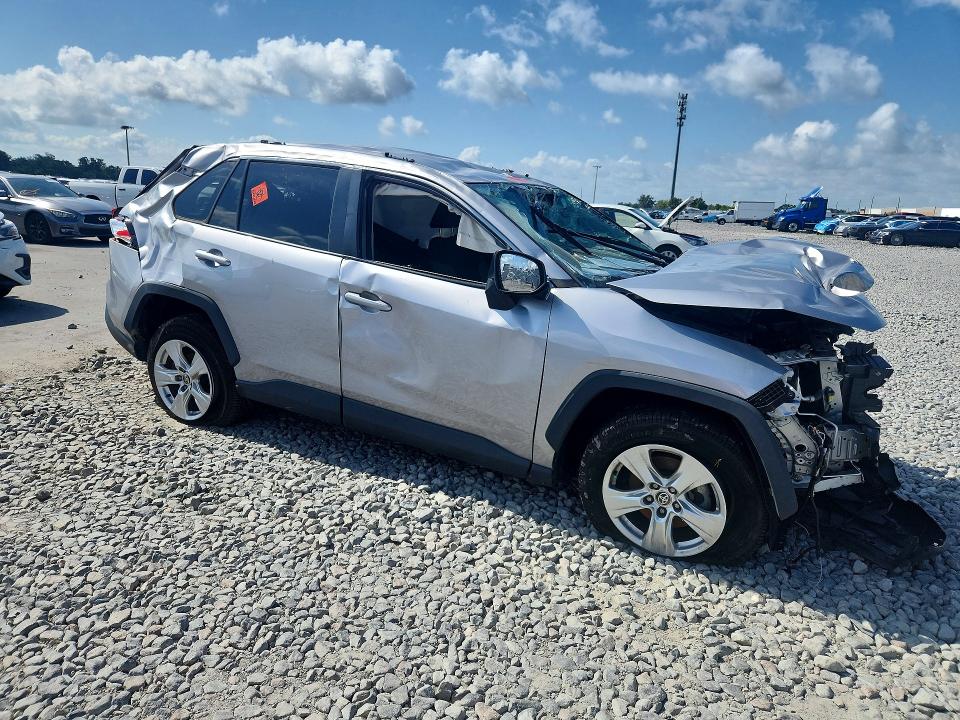 65606016 :رقم المزاد ، 2T3W1RFV2MC164366 vin ، 2021 Toyota Rav4 مزاد بيع