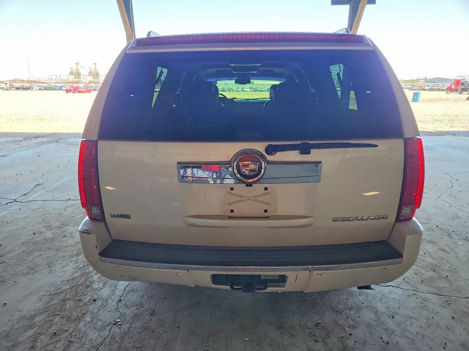 2010 Cadillac Escalade მანქანა იყიდება აუქციონზე, vin: 1GYUKHEF2AR135558, აუქციონის ნომერი: 65750106
