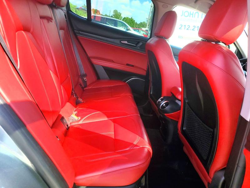 64332996 :رقم المزاد ، ZASFAKAN1J7B83521 vin ، 2018 Alfa Romeo Stelvio مزاد بيع