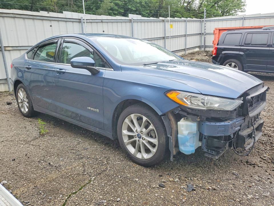 64773716 :رقم المزاد ، 3FA6P0LU7KR195981 vin ، 2019 Ford Fusion مزاد بيع