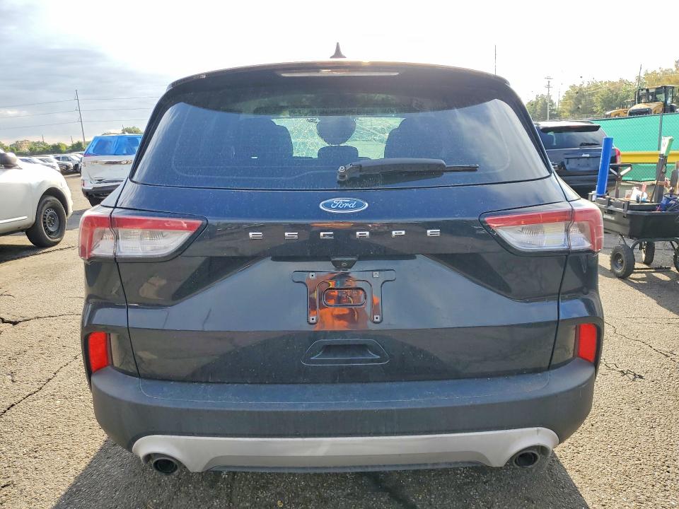 65798126 :رقم المزاد ، 1FMCU0F60MUA30669 vin ، 2021 Ford Escape مزاد بيع