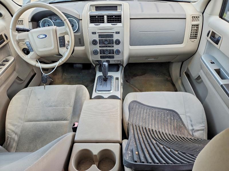 2010 Ford Escape მანქანა იყიდება აუქციონზე, vin: 1FMCU0DG9AKC28038, აუქციონის ნომერი: 63717086