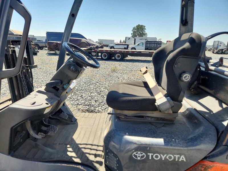 65414496 :رقم المزاد ، 8FGCU2078492 vin ، 2016 Toyt Forklift مزاد بيع