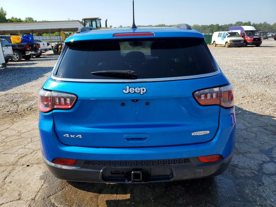 63171436 :رقم المزاد ، 3C4NJDBB0JT343078 vin ، 2018 Jeep Compass مزاد بيع