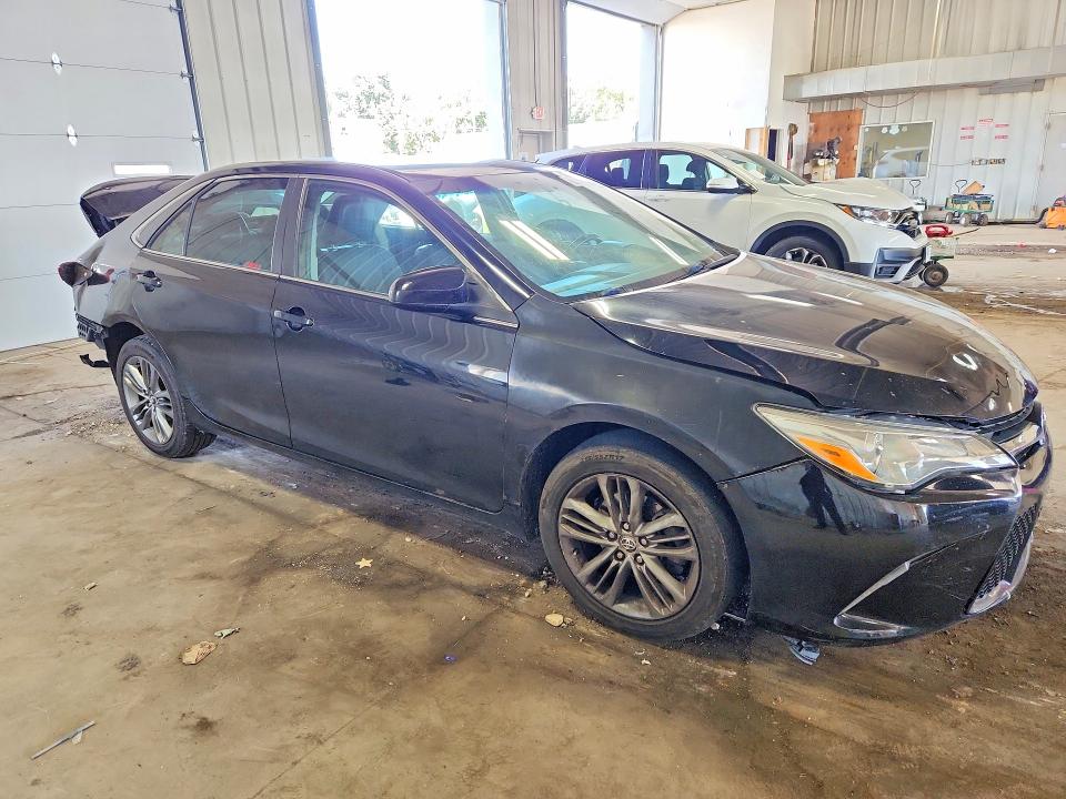 63762386 :رقم المزاد ، 4T1BF1FK2FU082106 vin ، 2015 Toyota Camry مزاد بيع
