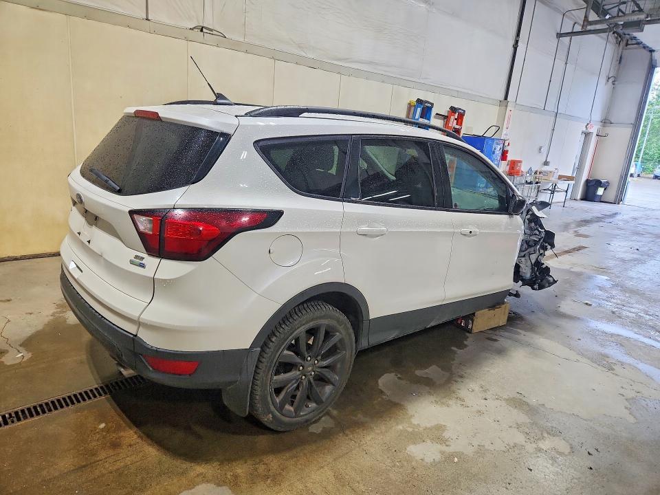 Продаж на аукціоні авто 2019 Ford Escape, vin: 1FMCU9GDXKUB15291, номер лоту: 64010356