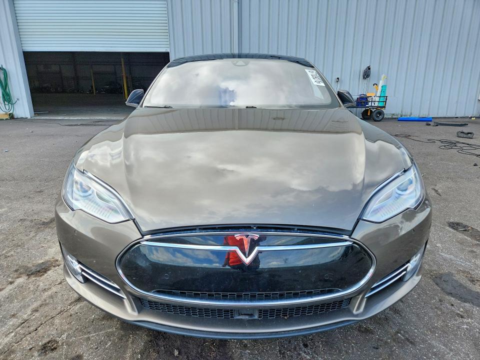 67109276 :رقم المزاد ، 5YJSA1H45FF089187 vin ، 2015 Tesla Model S مزاد بيع