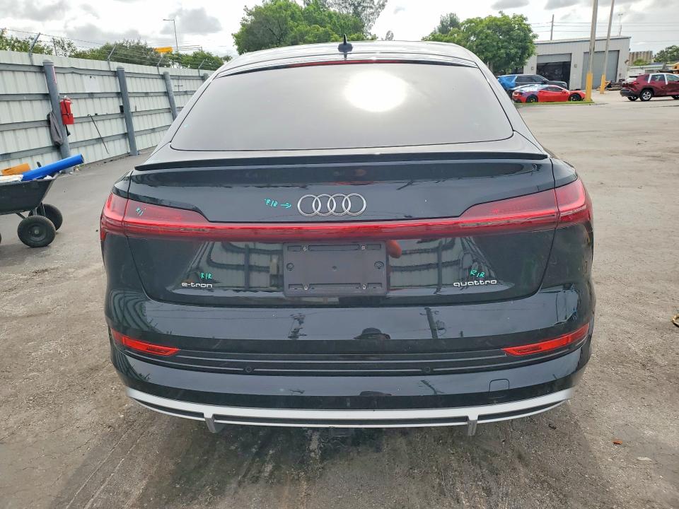 61680126 :رقم المزاد ، WA12AAGE7NB032706 vin ، 2022 Audi E-tron مزاد بيع