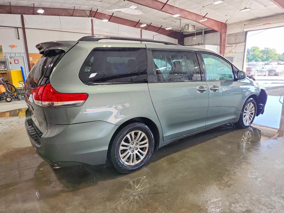 2014 Toyota Sienna მანქანა იყიდება აუქციონზე, vin: 5TDYK3DCXES486307, აუქციონის ნომერი: 67019586