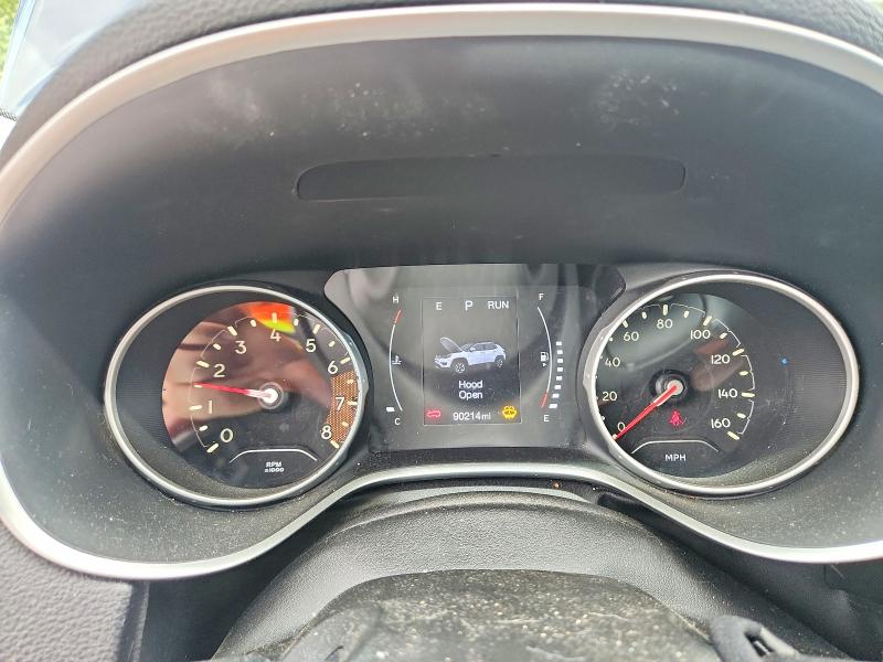 63211436 :رقم المزاد ، 3C4NJDBB0JT177709 vin ، 2018 Jeep Compass مزاد بيع