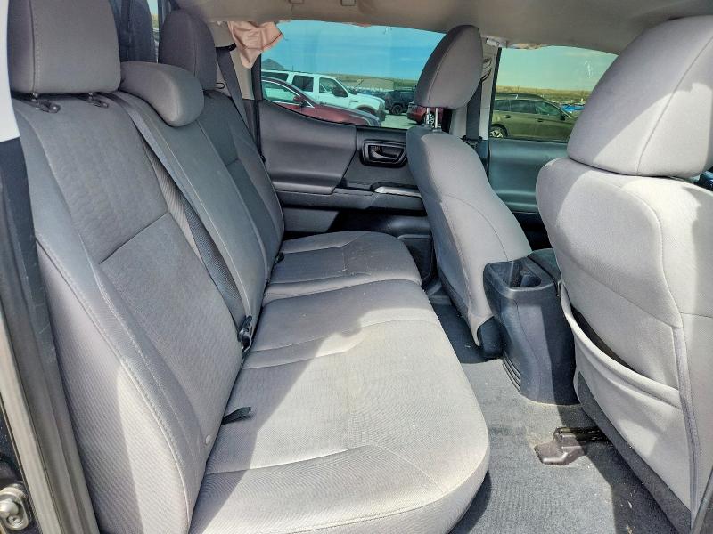 64979596 :رقم المزاد ، 5TFCZ5AN3HX117925 vin ، 2017 Toyota Tacoma مزاد بيع