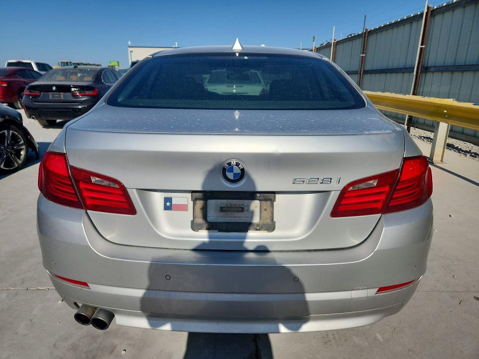 2011 Bmw 528 მანქანა იყიდება აუქციონზე, vin: WBAFR1C56BC750000, აუქციონის ნომერი: 64618396