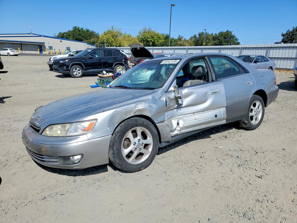 64142126 :رقم المزاد ، JT8BF28G615112941 vin ، 2001 Lexus Es مزاد بيع