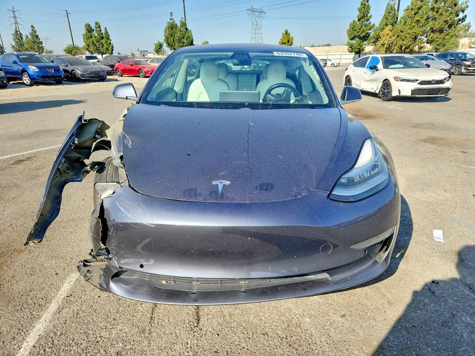 63592746 :رقم المزاد ، 5YJ3E1EA6JF171327 vin ، 2018 Tesla Model 3 مزاد بيع