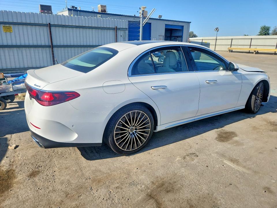 63940516 :رقم المزاد ، W1KLF6BB1SA093451 vin ، 2025 Mercedes-benz E مزاد بيع