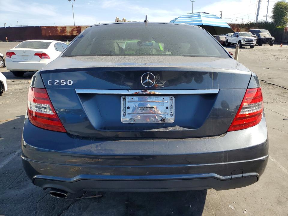 2013 Mercedes-benz C მანქანა იყიდება აუქციონზე, vin: WDDGF4HB2DA778154, აუქციონის ნომერი: 66122956