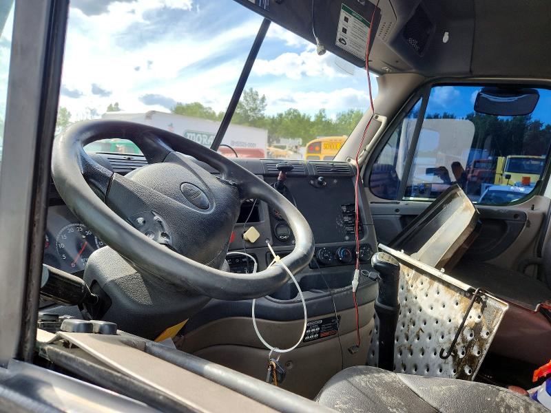 Продаж на аукціоні авто 2014 Freightliner Cascadia 125, vin: 3AKJGEDV2ESFT5114, номер лоту: 66115136