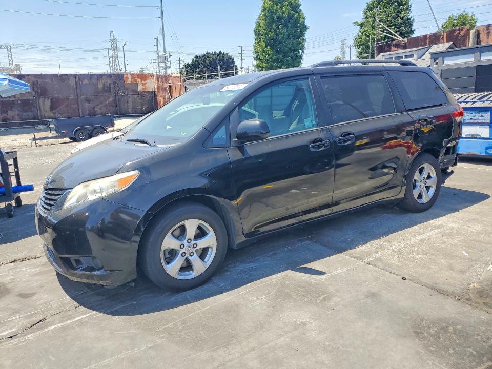 Aukcja sprzedaży 2014 Toyota Sienna, vin: 5TDKK3DC9ES447973, numer aukcji: 64119906