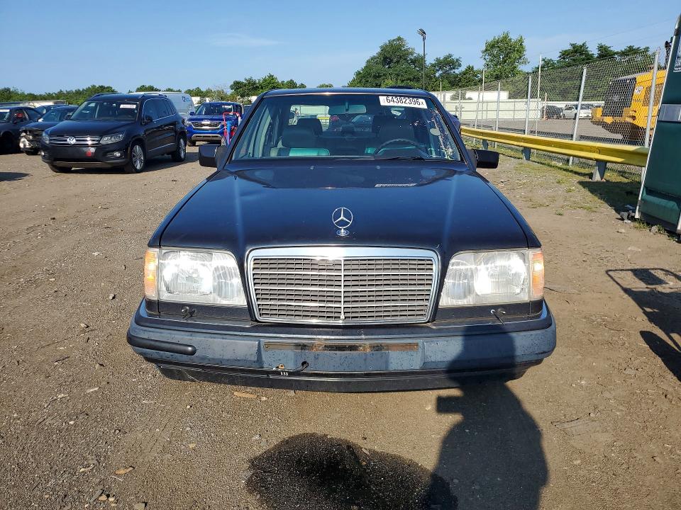 1995 Mercedes-benz E მანქანა იყიდება აუქციონზე, vin: WDBEB31E0SC240130, აუქციონის ნომერი: 64382396