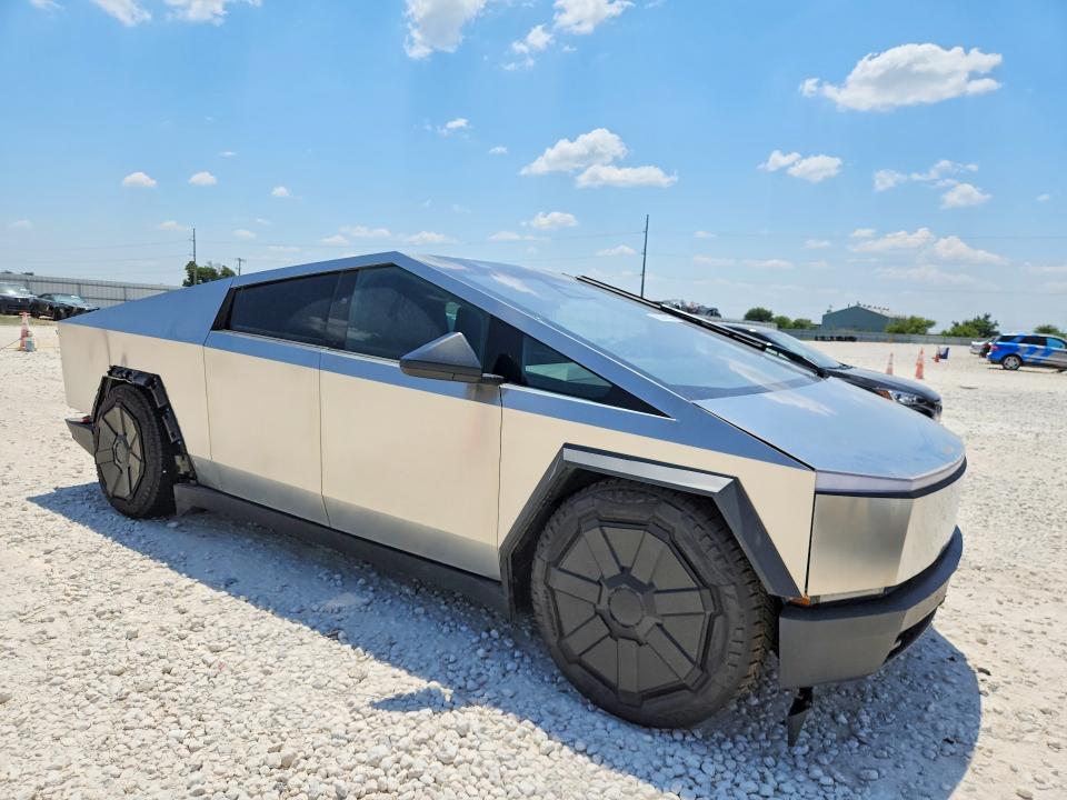 63345326 :رقم المزاد ، 7G2CEHED6SA076023 vin ، 2025 Tesla Cybertruck مزاد بيع