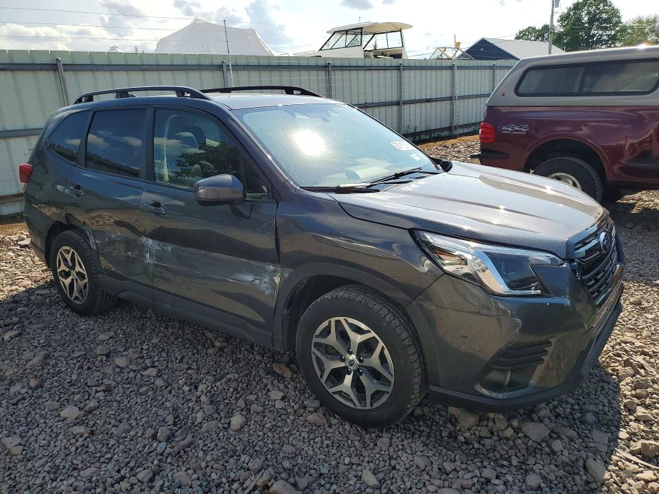 63915216 :رقم المزاد ، JF2SKADC8NH402694 vin ، 2022 Subaru Forester مزاد بيع