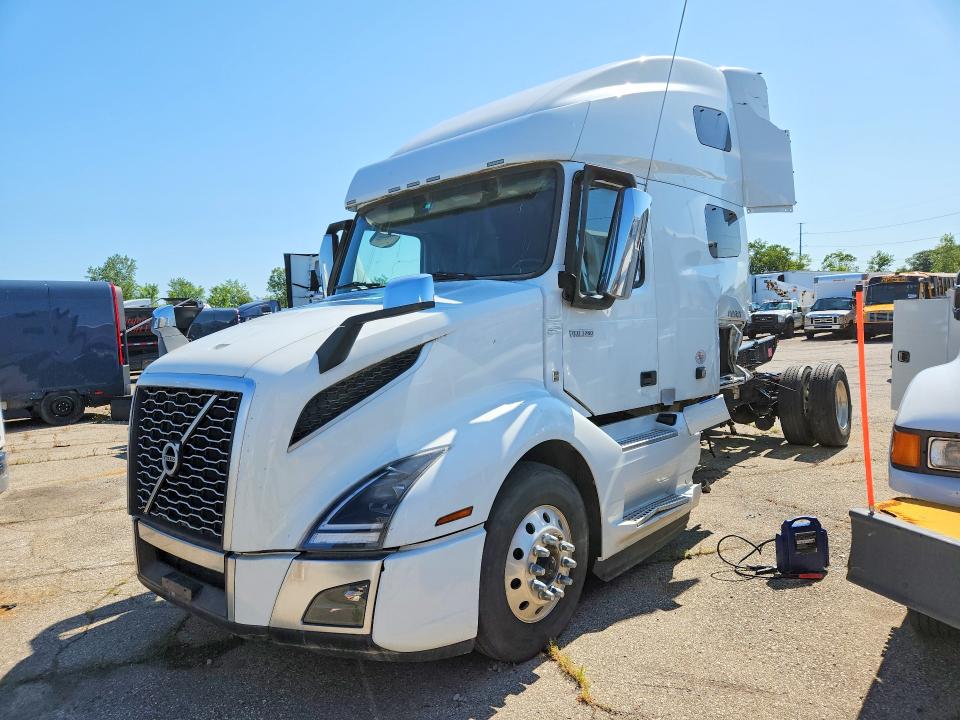 Продажа на аукционе авто 2022 Volvo Vn, vin: 4V4NC9EH6NN296026, номер лота: 63388136