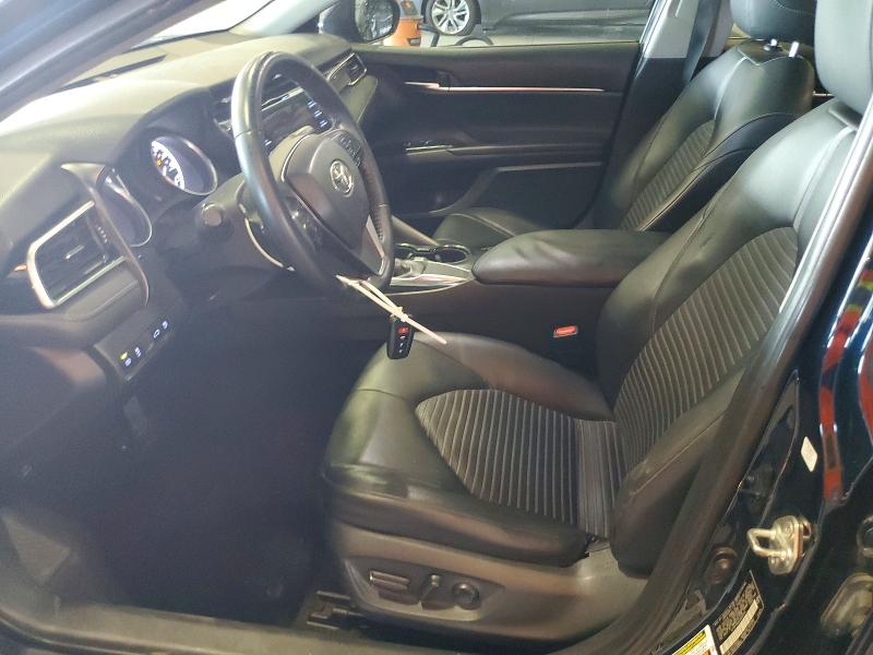 63885976 :رقم المزاد ، 4T1B11HK3JU503724 vin ، 2018 Toyota Camry مزاد بيع