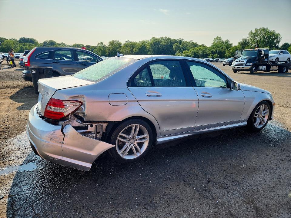2012 Mercedes-benz C მანქანა იყიდება აუქციონზე, vin: WDDGF8BB6CR227743, აუქციონის ნომერი: 64207616