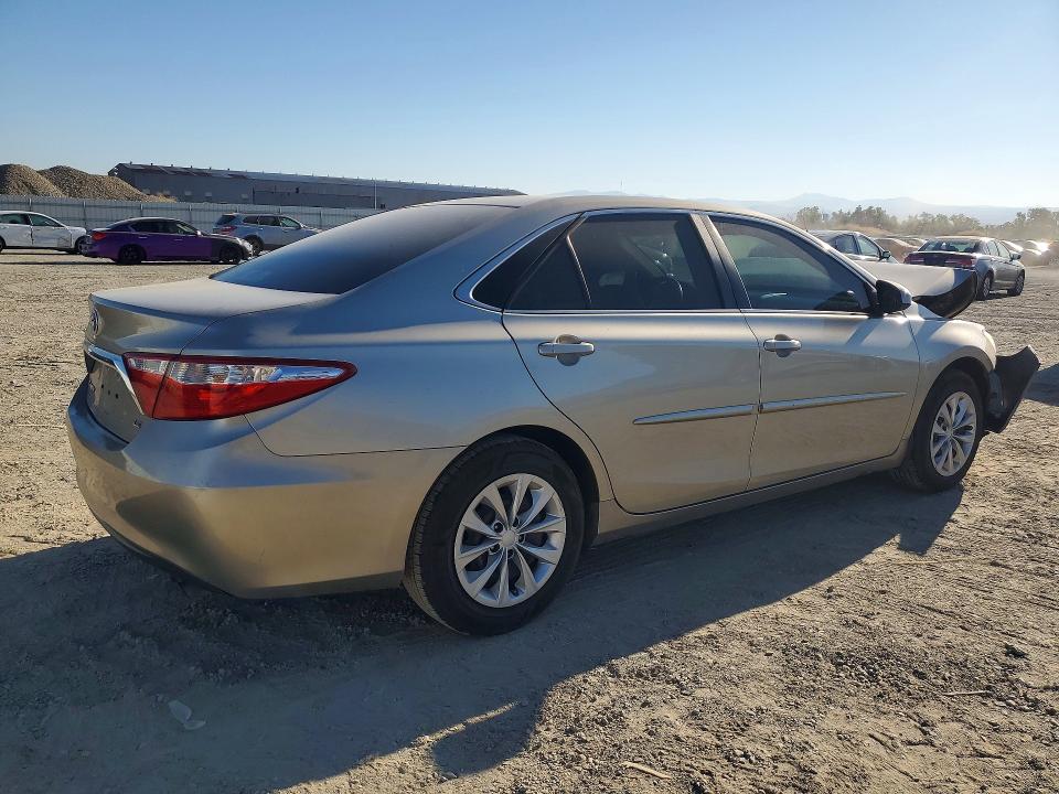 63415496 :رقم المزاد ، 4T1BF1FK9HU382986 vin ، 2017 Toyota Camry مزاد بيع