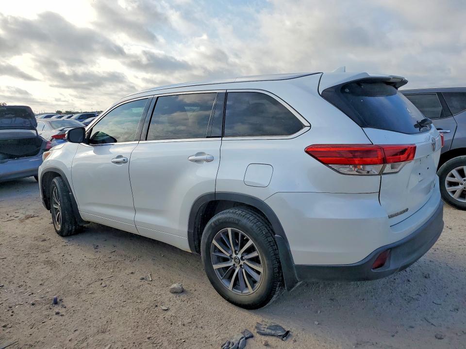 2017 Toyota Highlander მანქანა იყიდება აუქციონზე, vin: 5TDJZRFH0HS416912, აუქციონის ნომერი: 63999476