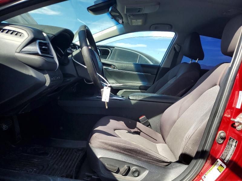 65659286 :رقم المزاد ، 4T1B11HK8JU583103 vin ، 2018 Toyota Camry مزاد بيع