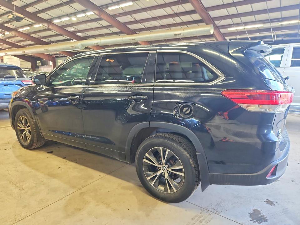 Продаж на аукціоні авто 2018 Toyota Highlander, vin: 5TDBZRFH6JS808738, номер лоту: 63936326